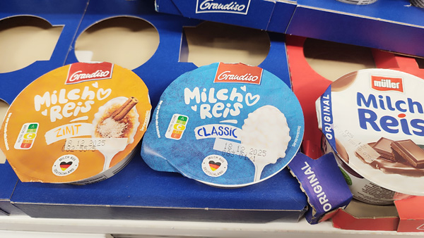 MilchrReis（牛乳ご飯）。シナモン入り、チョコ味などもある。