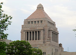 【小松泰信・地方の眼力】白札とは白旗の意味ですね