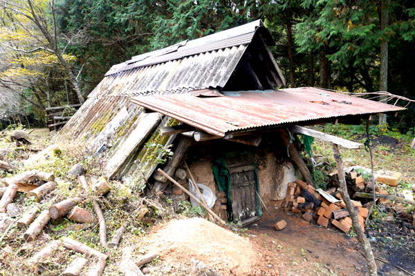 炭焼き小屋