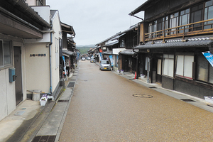 昼間でも人通りのない地方都市