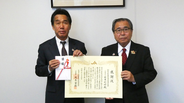 左がＪＡ和歌山中央会の坂東紀好会長、右はＪＡ全国共済会の坂本富雄会長