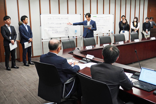 近藤修一常務らにプレゼン