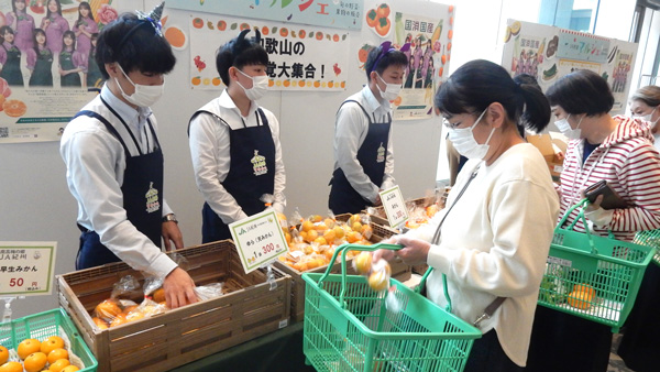 みかん4種類を販売した和歌山県のコーナー