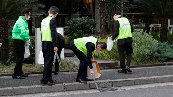 ＪＡ共済連の全国本部役職員による清掃活動の様子