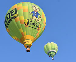 空高くあがった「まもるくん号」