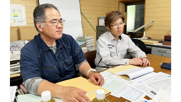 農事組合法人加茂ファーム代表理事の出水洋一（左）と稲葉克行理事