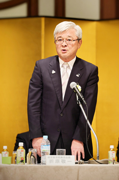 全農総代会であいさつする折原敬一会長