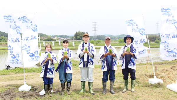 いわき市沼部町で行われた「福、笑い」の田植え