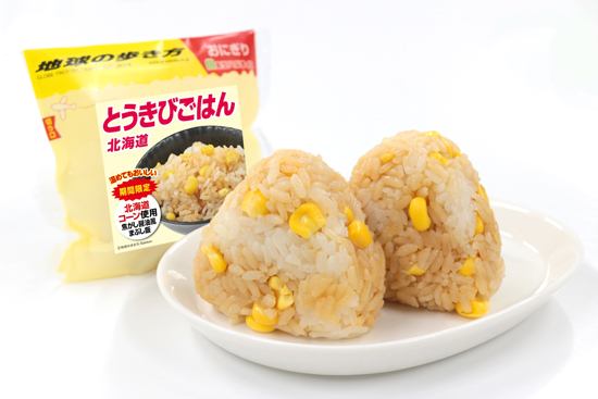 好評につき再販中の「とうきびご飯おにぎり」（5月時点）