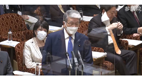 参議院予算委員会　で答弁する野村農相.jpg