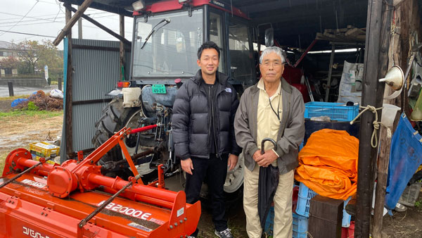 伊勢崎市の米農家の内山さん（右）とクールコネクトの神戸代表