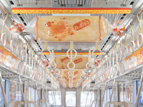 身近に存在するハッピーを発見するエピソードをポスターにして掲出