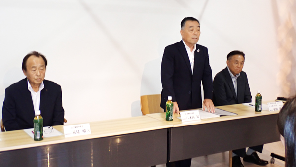 茨城県域での2024年産米委託販売の最終精算見通しを説明する八木岡努JA茨城県中央会会長＝中央（6月27日、水戸市内）