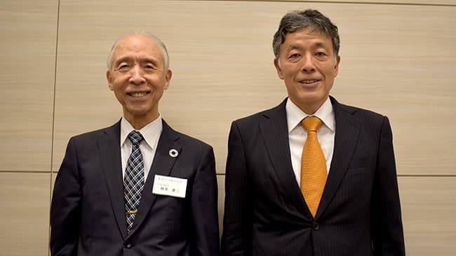 雜賀慶二社長（左）と米井嘉一教授