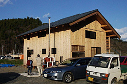 カンパを活用して建てられた「さんたろう館」