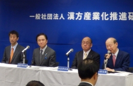 記者会見より。（左から）渡辺教授、黒岩神奈川県知事、荒井奈良県知事、石井富山県知事