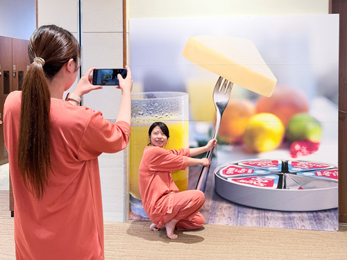 雪印メグミルクの人気商品をテーマにしたトリックアートのフォトスポット