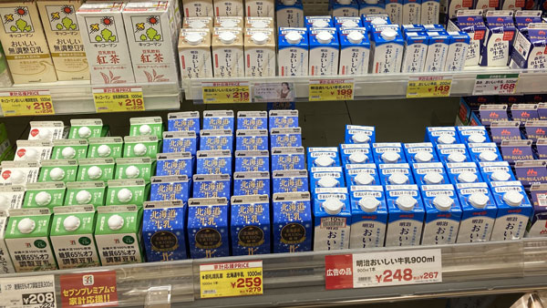 飲用牛乳消費は値上げの影響もあり低迷が続く（首都圏のスーパーで）