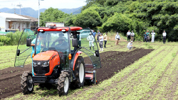 スマート農業対策チームのGSトラクター走行実験