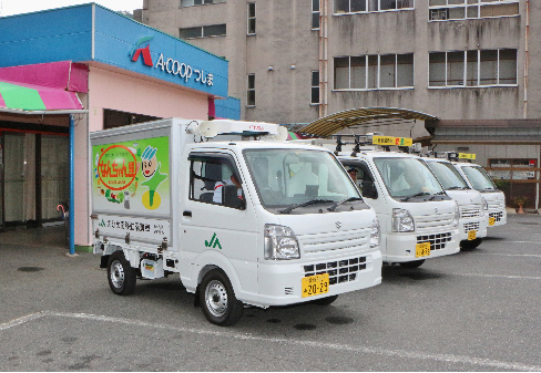 生鮮食料品や日用品を積んだ移動購買車