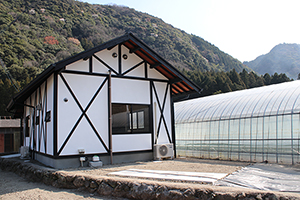作業場と休憩談話室がある建物