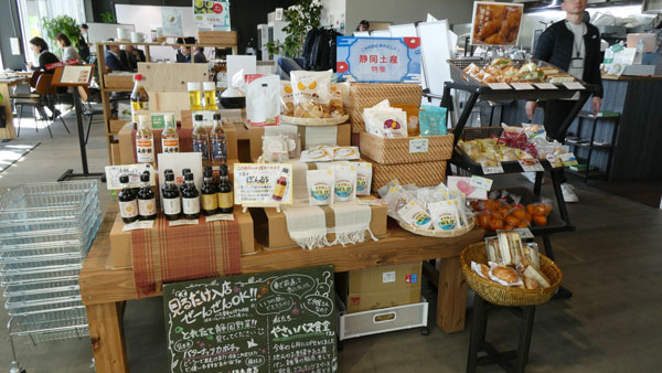 やさいバスが運営する「やさいバス食堂」