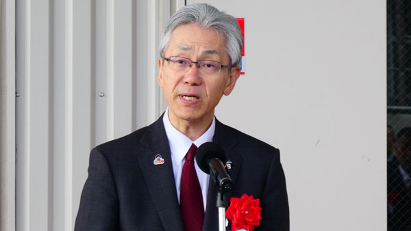 あいさつを行う桑田義文理事長