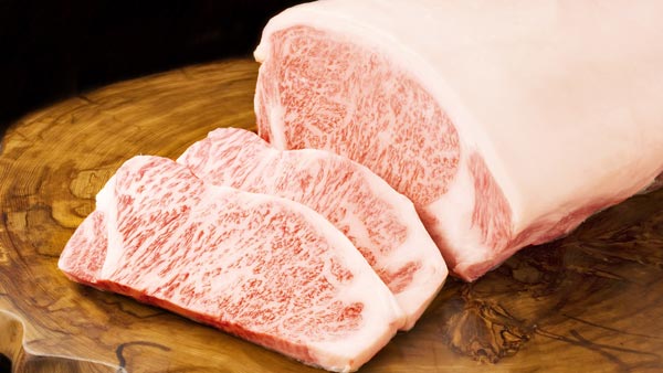 第6区（総合評価群）首席、第8区（去勢肥育牛）首席（最優秀枝肉賞）の鹿児島牛