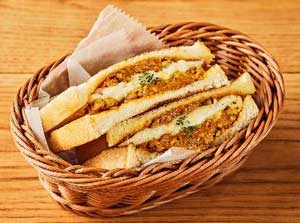 国産大豆ミートを 使ったホットサンド