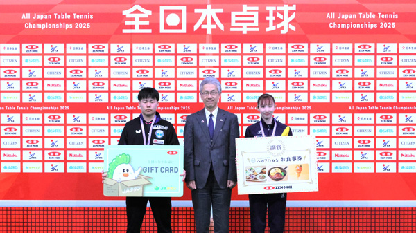 昨年度大会の男女シングルスで優勝した、 松島輝空選手（木下グループ）と早田ひな選手（日本生命）