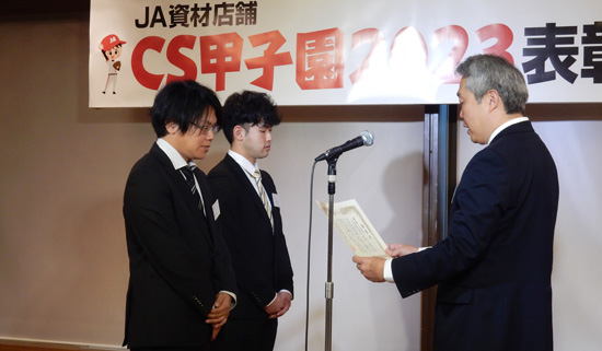 大型陳列部門で優勝したＪＡしまね西いわみ地区本部・益田グリーンセンターのみなさん