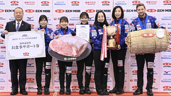 女子優勝の「LOCOSOLARE」 （写真提供：JCA）