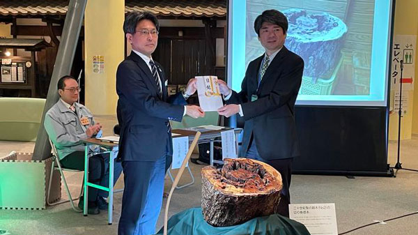 二十世紀梨の親木切り株標本引渡し式開催　ＪＡ全農鳥取県