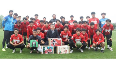 サッカーJ2ロアッソ熊本に大玉スイカを寄贈　ＪＡ菊池