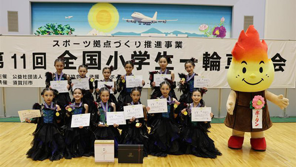 副賞（全農杯）を受け取った選手