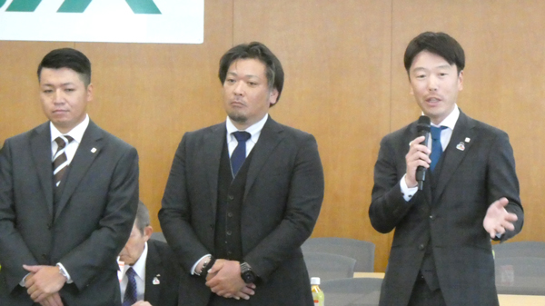 （右から）稲村政崇会長（ＪＡ北いしかり）、前原祐樹副会長（ＪＡいぶすき）、酒井雅博副会長（ＪＡ東京あおば）