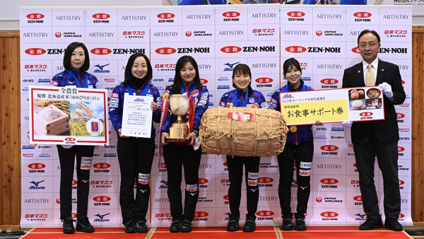 女子優勝の「LOCOSOLARE」