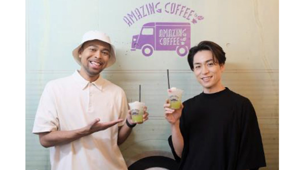 AMAZING COFFEEをプロデュースするEXILE TETSUYA氏（右）と「くまもと黒毛和牛『和王』」広報大使のEXILE　NESMITH氏