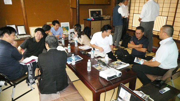 参加者同士で議論