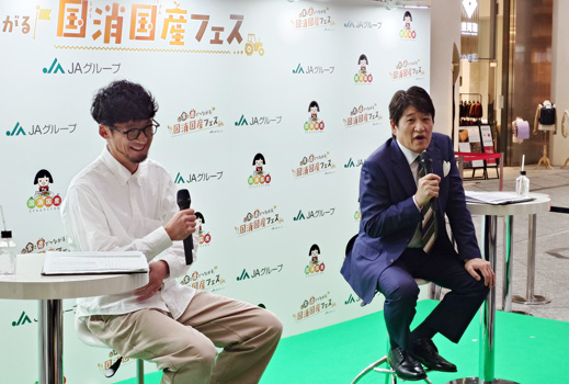 トークショーに登壇したＪＡ全青協の北川敏匡会長（左）と林修氏（右）