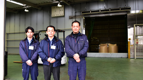 （右から）加藤センター長、久野課長、高安さん