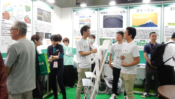 ブース内ではＪＡアクセラレーター採択企業など21社がパネル展示した