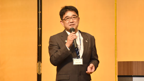 ＴＡＣパワーアップ大会2023で参加者にＴＡＣ活動の重要性を強調する岩田次長