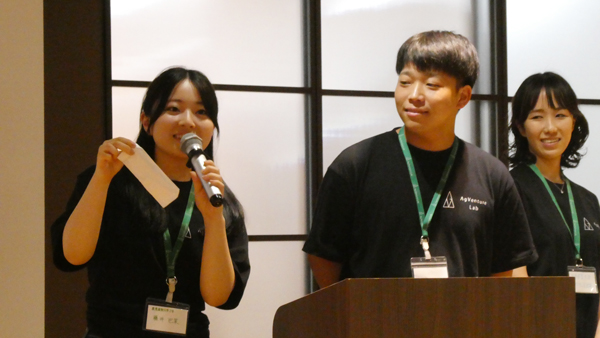 学生のイノベーション提案発表の様子
