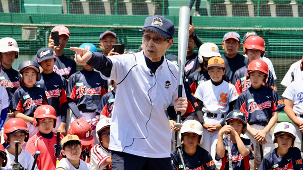 王貞治氏が3年ぶりに熱血指導「ＪＡ全農WCBF少年野球教室」東京で開催