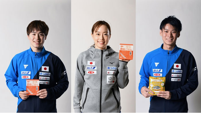 左から森薗政崇選手 （BOBSON） 、石川佳純選手 （全農） 、戸上隼輔選手 （明治大学）