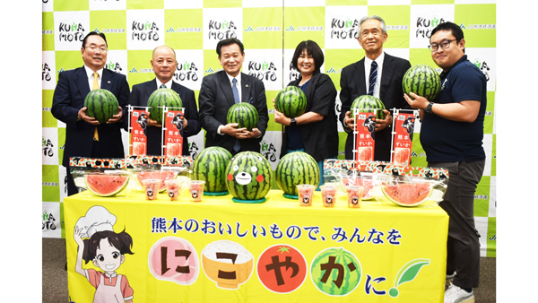 贈呈式に出席した関係者