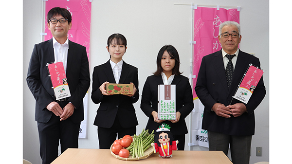 トマト㊧とアスパラガスの新出荷箱