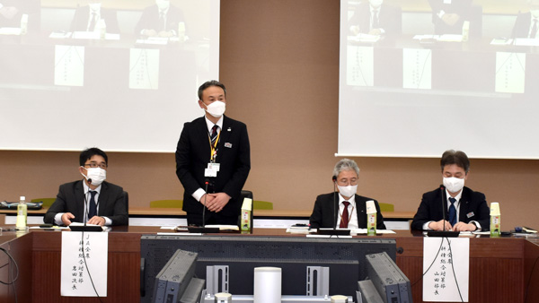 協議会であいさつする正木栄作会長（左から２人目）