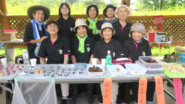 ＪＡあいら女性部吉松支部「おもてなし隊」の方々